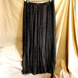 2 skirts in one size Approx xl chiffon blk/white